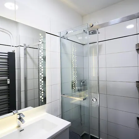 L'adreia Confortable T2 - Renove - Lumineux - Calme - Parking - Proche Lille & Tramway Apartment *