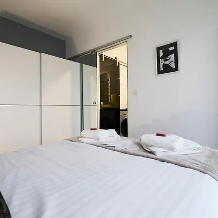 L'adreia Confortable T2 - Renove - Lumineux - Calme - Parking - Proche Lille & Tramway Apartment *